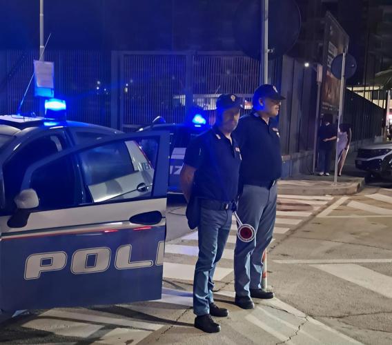 Aiuta una donna in difficoltà, ma viene scambiato per il molestatore: finisce in ospedale per una bottigliata