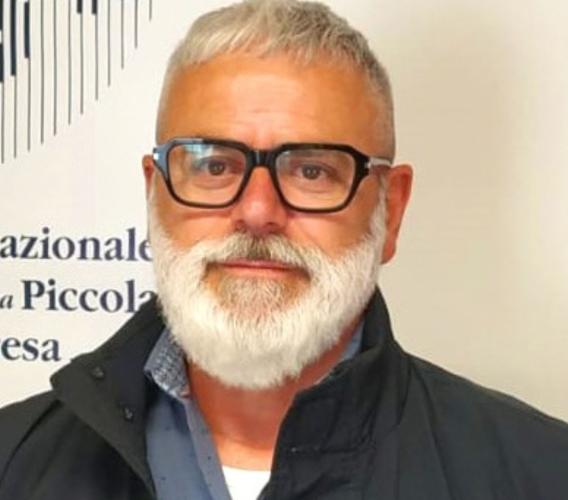 Caro carburanti, l’allarme degli autotrasportatori: “Rischiamo di non avere liquidità per fare rifornimento”