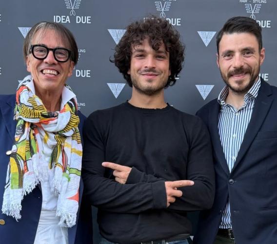 Leo Gassmann incontra il suo hairstylist a Belforte: “Qui mi sento a casa”