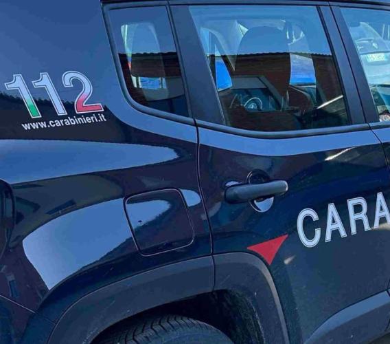 Sarnano, tampona un'auto con la moto: positivo ai cannabinoidi, denunciato 40enne