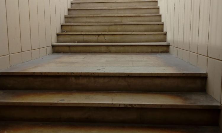 Civitanova, messa in sicurezza al sottopasso di via Indipendenza: domani il nuovo parapetto