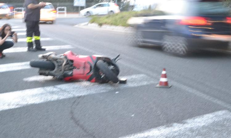 Macerata, non ce l'ha fatta lo scooterista caduto Macerata, non ce l'ha fatta lo scooterista caduto