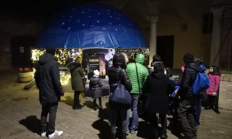 Recanati, centinaia di spettatori alle proiezioni del planetario
