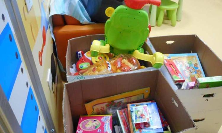 Civitanova, torna l'Iniziativa 'Un dono sospeso': regali e vicinanza per i bambini del Salesi Civitanova, torna l'Iniziativa 'Un dono sospeso': regali e vicinanza per i bambini del Salesi