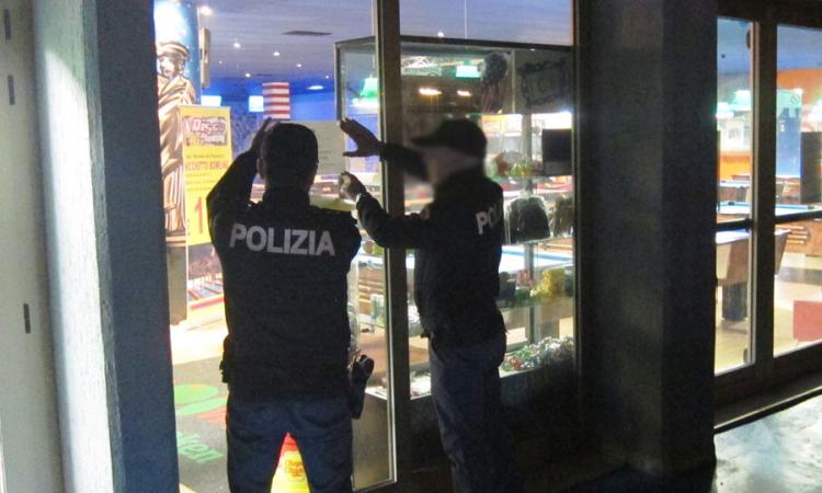 Civitanova, chiusura del bowling. L'avvocato: "Dovuta a una serata danzante senza licenza" Civitanova, chiusura del bowling. L'avvocato: "Dovuta a una serata danzante senza licenza"
