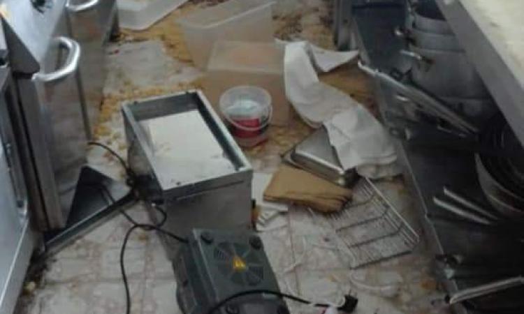 Civitanova, devastato il ristorante "La Locanda sul mare": ladri in azione sul lungomare nord Civitanova, devastato il ristorante "La Locanda sul mare": ladri in azione sul lungomare nord