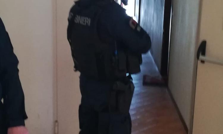 123 persone controllate nella maxi operazione al "River Village": denunciato un 50enne per spaccio 123 persone controllate nella maxi operazione al "River Village": denunciato un 50enne per spaccio