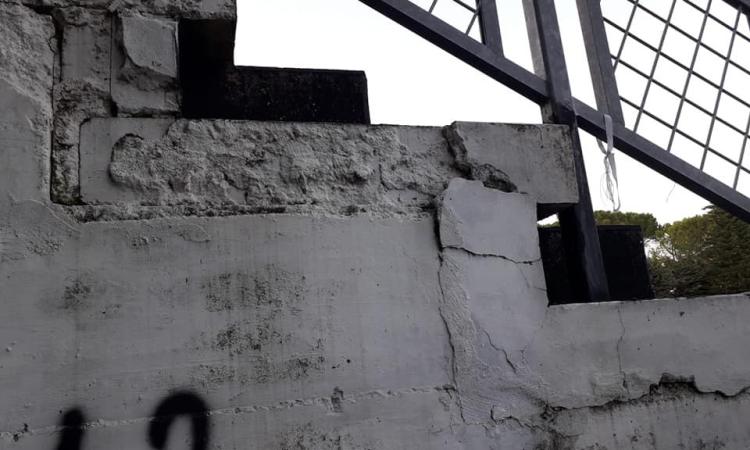 Stadio del Tolentino, i tifosi: "La gradinata cade a pezzi ma si spende per la copertura delle tribune" (FOTO)