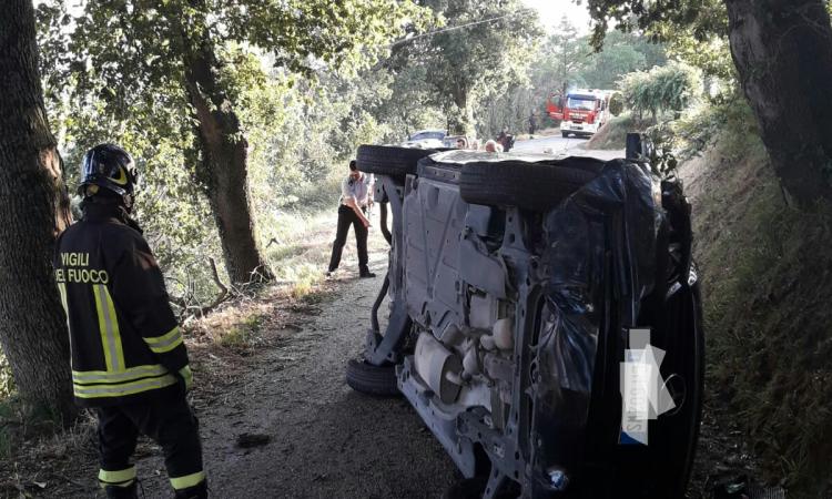 Tolentino, perde il controllo dell'auto e si ribalta: vicesindaco Luconi trasportata a Torrette in eliambulanza (Video e Foto)