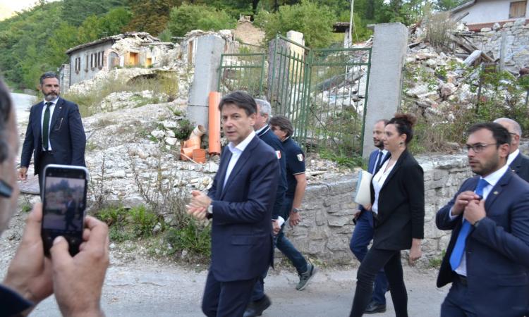 Visita di Conte nel cratere: lo sfogo di una terremotata diventa virale (VIDEO) Visita di Conte nel cratere: lo sfogo di una terremotata diventa virale (VIDEO)