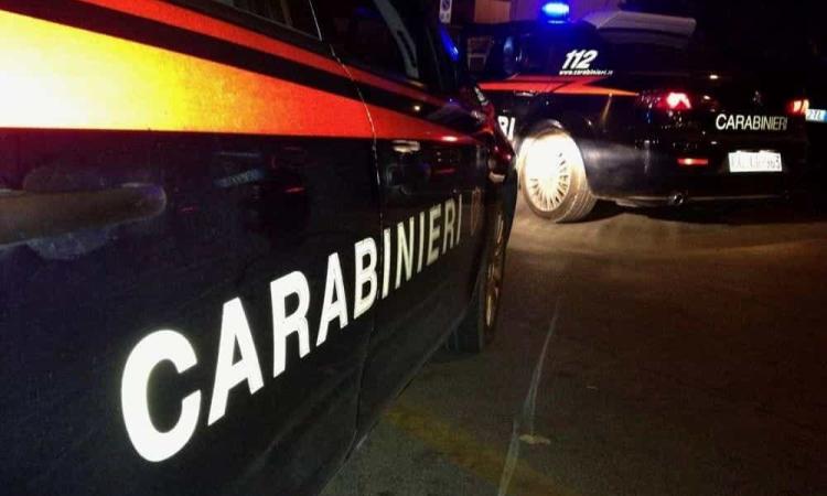 San Severino, ubriaco fradicio finisce fuori strada con l'auto: denuncia e ritiro della patente