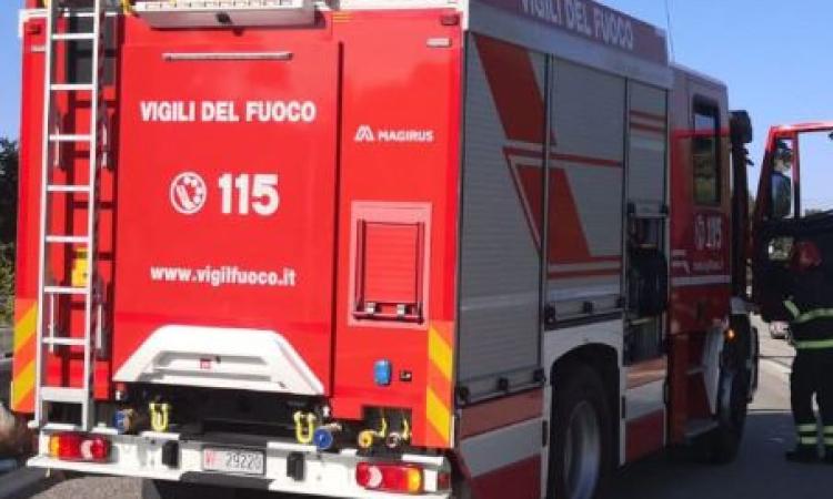 Incendio in una abitazione ad Apiro: anziana tratta in salvo Incendio in una abitazione ad Apiro: anziana tratta in salvo