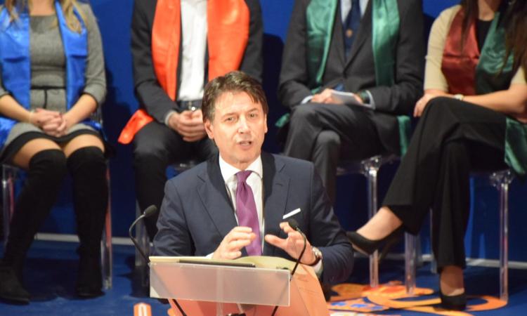 Il premier Conte a Unicam: "La vostra comunità è un modello, combattiamo insieme lo spopolamento" (FOTOGALLERY) Il premier Conte a Unicam: "La vostra comunità è un modello, combattiamo insieme lo spopolamento" (FOTOGALLERY)