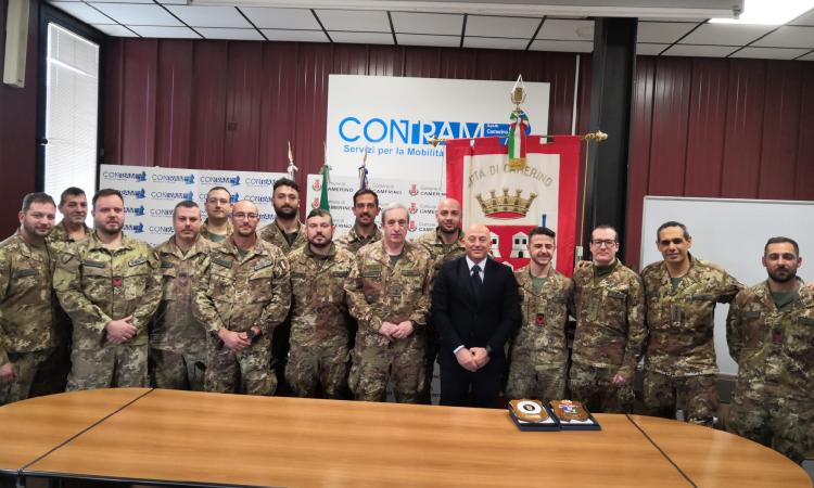Camerino, il sindaco Sborgia omaggia l'esercito dopo le demolizioni