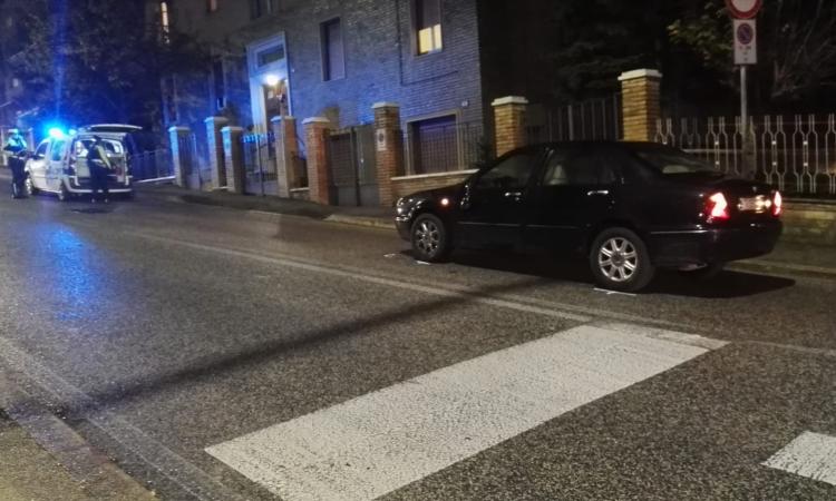 Macerata, investito da un'auto mentre attraversa: un uomo finisce all'ospedale Macerata, investito da un'auto mentre attraversa: un uomo finisce all'ospedale