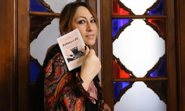 Barbara Trasatti e il suo "#chicFORLIFE": un modo di intendere la vita che diventa mini-book Barbara Trasatti e il suo "#chicFORLIFE": un modo di intendere la vita che diventa mini-book