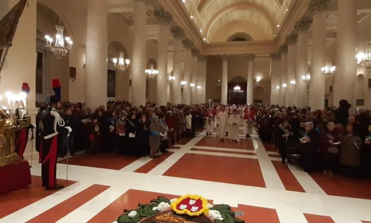 Camerino, il portale del museo vecchio della Basilica di San Venanzio riconosciuto "Opera di pace delle Marche"