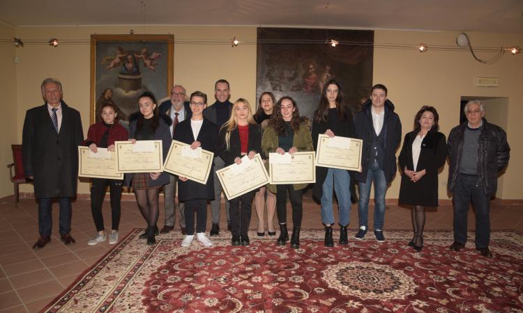 Morrovalle, premio per merito scolastico Menghini-Molini: sei gli studenti vincitori