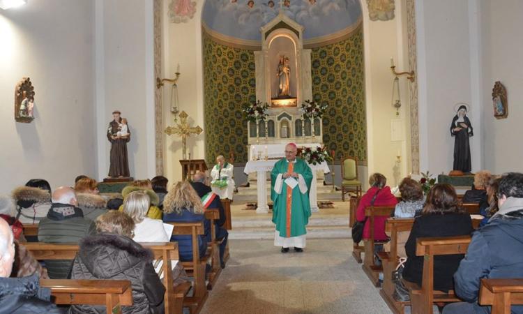 Marche, da 200 a 350 persone: aumenta la capienza per le cerimonie religiose Marche, da 200 a 350 persone: aumenta la capienza per le cerimonie religiose
