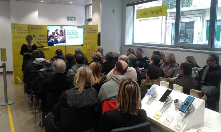 Civitanova, lezioni di educazione finanziaria e digitale nell'ufficio postale cittadino Civitanova, lezioni di educazione finanziaria e digitale nell'ufficio postale cittadino