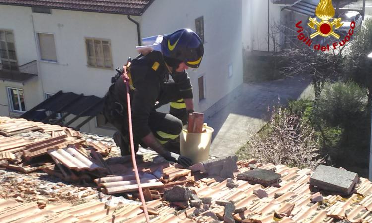 Marche, danni causati dal forte vento:  oltre 100 interventi dei Vigili del Fuoco (FOTO)