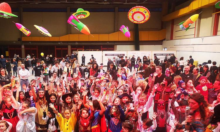 Tolentino, tutti in maschera al Palasport: il Carnevale fa sold-out Tolentino, tutti in maschera al Palasport: il Carnevale fa sold-out