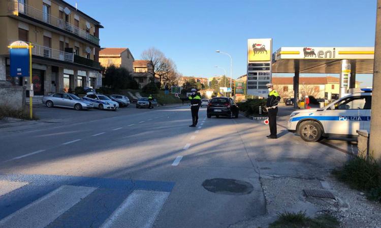 Coronavirus, fanno spesa fuori dai loro Comuni di residenza: denunciate 12 persone a Tolentino