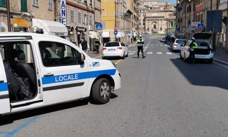 Macerata, truffa i clienti con false assicurazioni: denunciato 59enne con studio a Corridonia