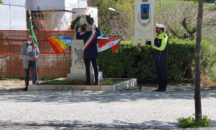 Caldarola, il sindaco ricorda il 25 Aprile: "Abbiamo pagato con il sangue la liberazione dell'Italia" Caldarola, il sindaco ricorda il 25 Aprile: "Abbiamo pagato con il sangue la liberazione dell'Italia"