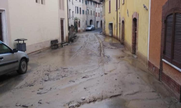 Camerino, il maltempo provoca danni e smottamenti: abitazioni allagate nella zona di Polverina (FOTO)