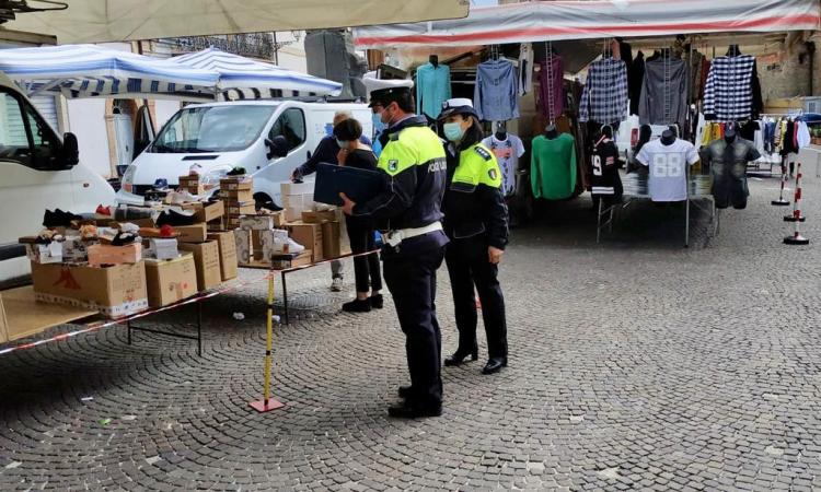San Ginesio, torna il mercato settimanale nel pieno rispetto delle norme (FOTO) San Ginesio, torna il mercato settimanale nel pieno rispetto delle norme (FOTO)