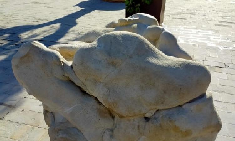 San Severino, il giardino di Piazza Del Popolo si arricchisce delle sculture di Giulio Sfrappini