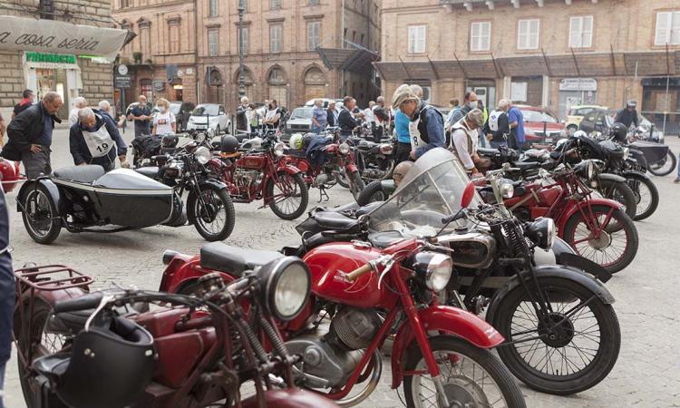Moto d'epoca, un grande successo la rievocazione storica del circuito Chienti e Potenza (Foto)