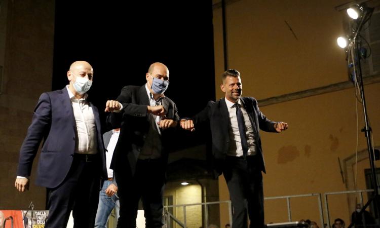 "C'è in gioco il futuro, lottiamo fino alla fine": Zingaretti spinge il Pd verso la rimonta da Macerata (FOTO)