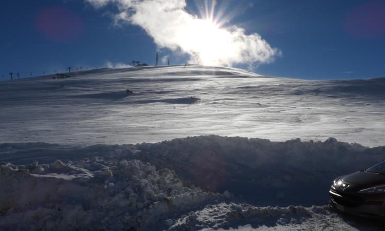 Marche, la neve arriva a bassa quota: allerta meteo sino a lunedì 11 gennaio