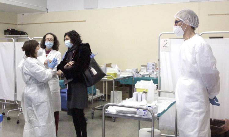 Marche, dal primo marzo il via ai vaccini per il personale scolastico e universitario under 55