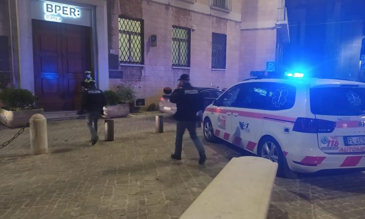 Dramma a Macerata: dipendente della Bper Banca trovato senza vita all'interno dell'istituto (FOTO)