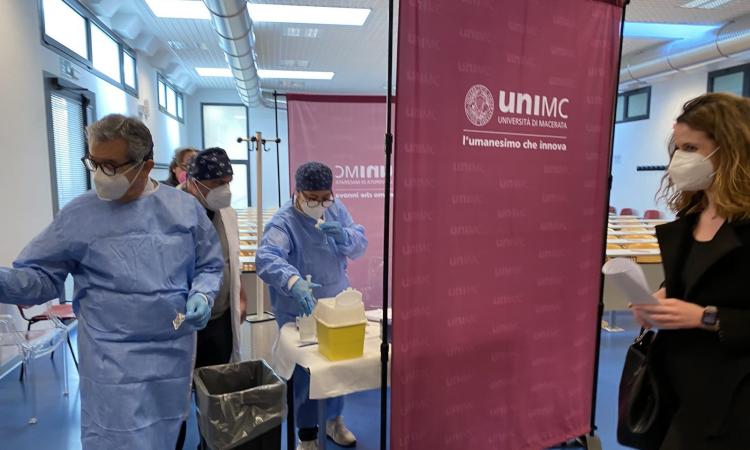Unimc, al via le vaccinazioni AstraZeneca per il personale universitario: 430 le prenotazioni