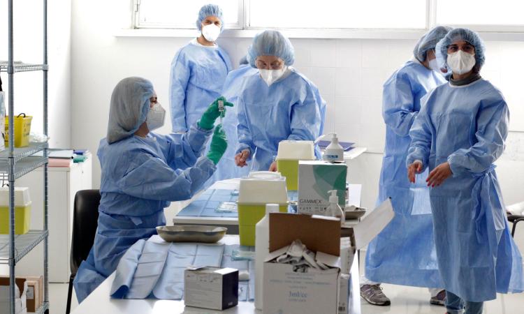 Marche, al via le vaccinazioni per la fascia di età 40-49 anni: prenotazioni aperte da domani Marche, al via le vaccinazioni per la fascia di età 40-49 anni: prenotazioni aperte da domani