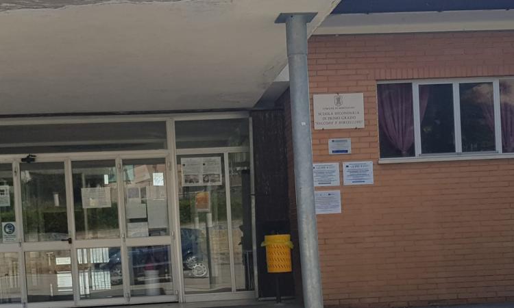 Montefano, tensione alla scuola media:alunno fugge dalla classe. Bloccato in strada Montefano, tensione alla scuola media:alunno fugge dalla classe. Bloccato in strada