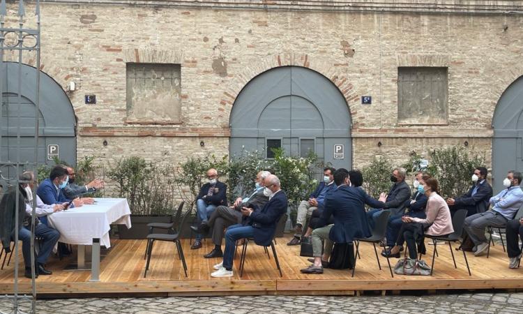 "Ricalcare il modello Macerata e Marche su tutto il territorio": il centrodestra si riunisce "Ricalcare il modello Macerata e Marche su tutto il territorio": il centrodestra si riunisce