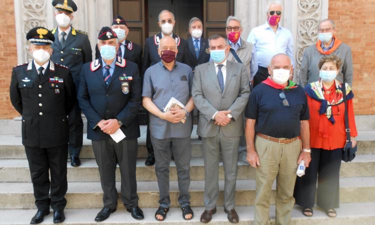 Bersaglieri e Carabinieri onorati a Macerata nell'anniversario della costituzione