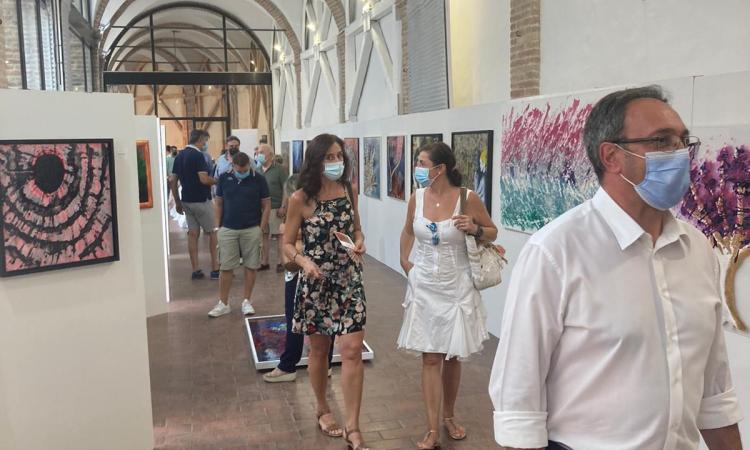 Sarnano, taglio del nastro per la mostra "Istiniti" dell'artista Riccardo Riccucci Sarnano, taglio del nastro per la mostra "Istiniti" dell'artista Riccardo Riccucci