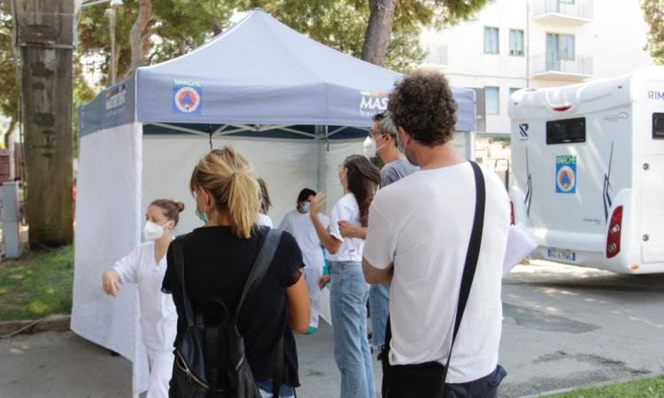 Covid, il camper dei vaccini fa tappa a Treia: non sarà necessaria la prenotazione