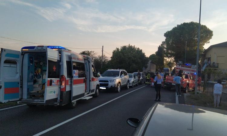 Tamponamento tra tre auto a Villa Potenza: disagi al traffico, una donna soccorsa dal 118 (FOTO)