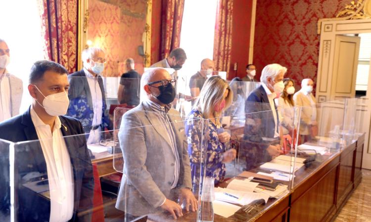 Macerata, il Consiglio si spacca sul Green Pass. L'opposizione se ne va, la maggioranza: "Vilipendio istituzionale" Macerata, il Consiglio si spacca sul Green Pass. L'opposizione se ne va, la maggioranza: "Vilipendio istituzionale"