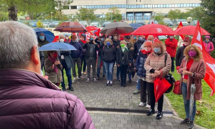 "Fermiamo la strage sul lavoro": Cgil, Cisl e Uil Marche proclamano un'ora di sciopero "Fermiamo la strage sul lavoro": Cgil, Cisl e Uil Marche proclamano un'ora di sciopero
