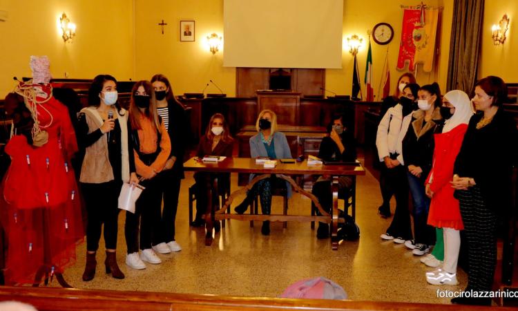 Civitanova, presentato il libro “La violenza di Genere dalla A alla Z”: grande successo di pubblico Civitanova, presentato il libro “La violenza di Genere dalla A alla Z”: grande successo di pubblico