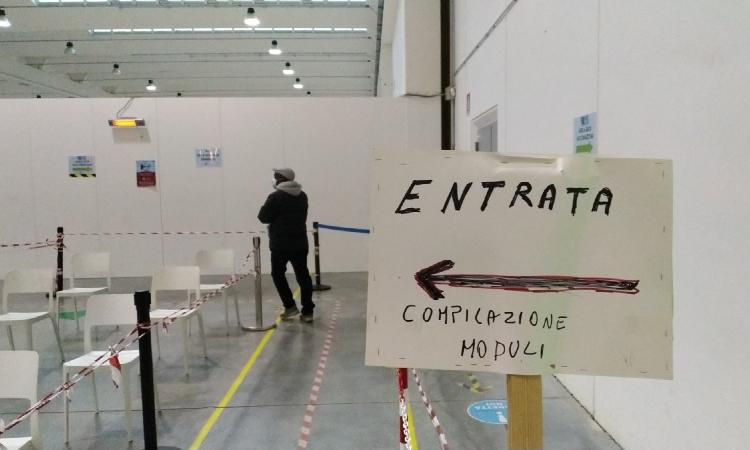Covid, quasi 8mila nuovi contagi oggi nelle Marche: più della metà nella fascia 25-59 anni Covid, quasi 8mila nuovi contagi oggi nelle Marche: più della metà nella fascia 25-59 anni