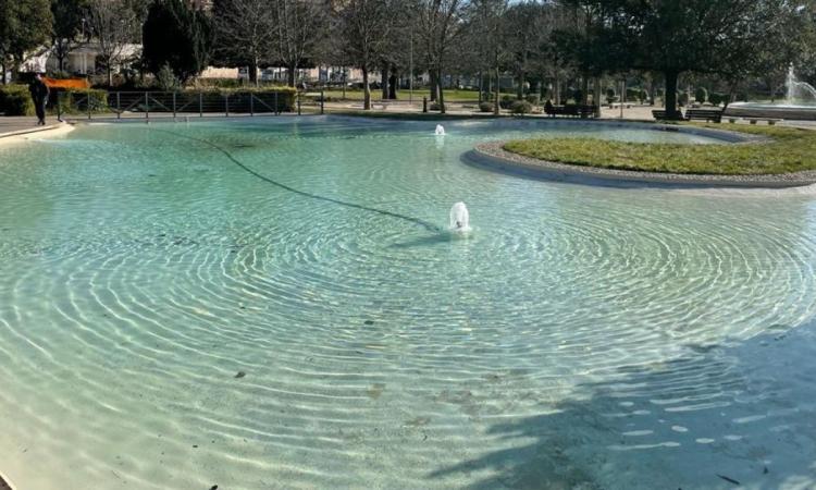 Macerata, lavori laghetto Giardini Diaz: "Consumo d'acqua diminuito con il nuovo sistema di filtraggio" Macerata, lavori laghetto Giardini Diaz: "Consumo d'acqua diminuito con il nuovo sistema di filtraggio"